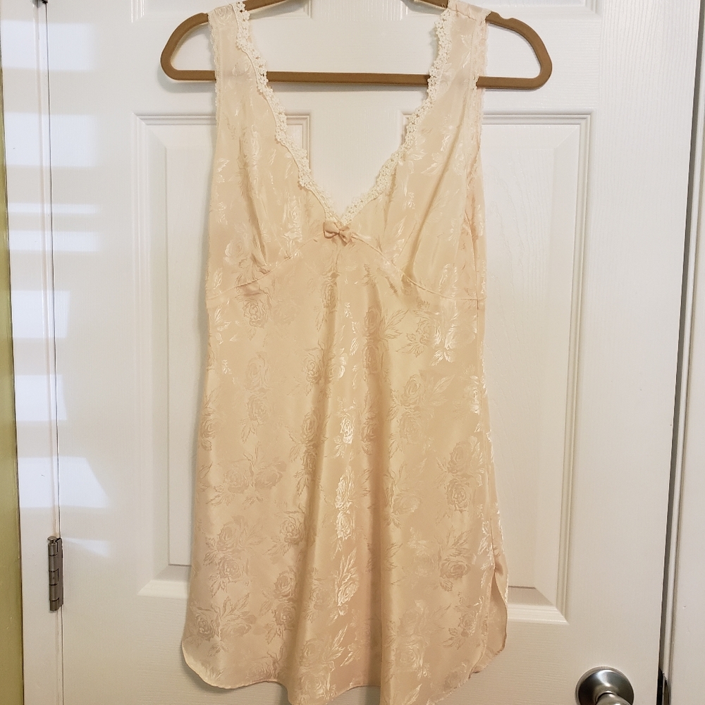 Pretty blush nightie, size Small